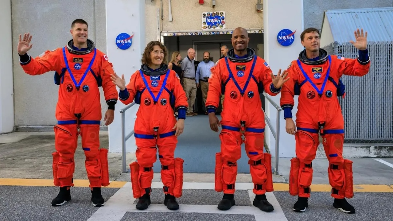 Artemis IIで飛行する宇宙飛行士4人。(左から)ミッションスペシャリストであるJeremy Hansen氏とChristina Koch氏、パイロット(操縦士)のVictor Glover氏、コマンダー(船長)のReid Wiseman氏(出典:NASA)